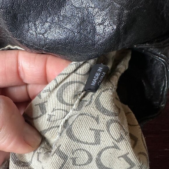 Vintage Guess Black Woven Faux Leather Hobo Shoulder Bag With Metal Logo Plate - Picture 13 of 14